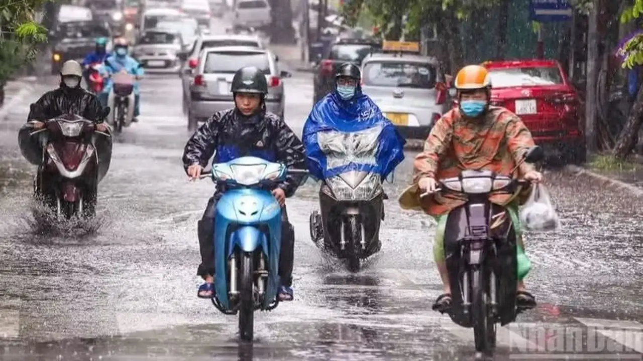 أمطار متفرقة تنهي موجة الطقس الحار في مختلف أنحاء البلاد بشكل مفاجئ